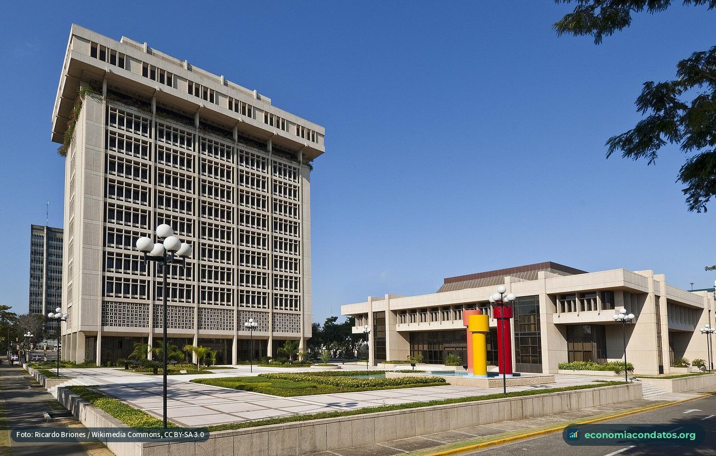 Tower and building of the Central Bank of the Dominican Republic headquarters in Santo Domingo